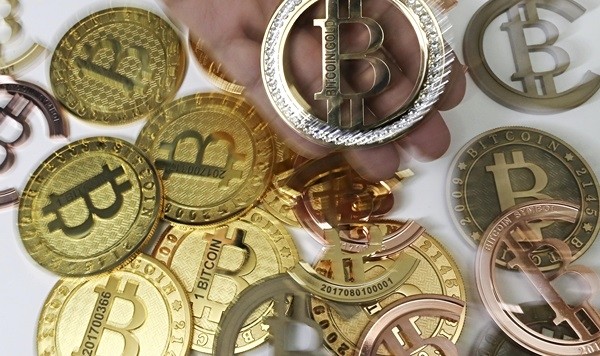 정부가 가상화폐(암호화폐) 거래로 얻은 차익에 대해 양도소득세를 부과할 전망이다.  (사진=뉴시스)