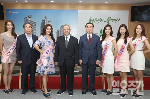장 회장의 멘토 이수성 전 총리(가운데 왼쪽)와 장세철 회장
