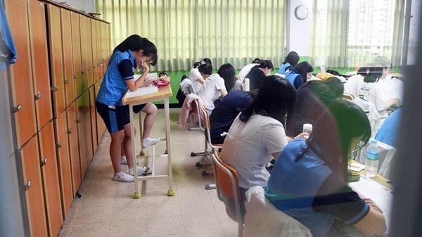 국내 고등학생들이 수면부족에 시달리고 있는 것으로 나타났다. 사진은 해당 기사와 무관함. (사진=newsis)
